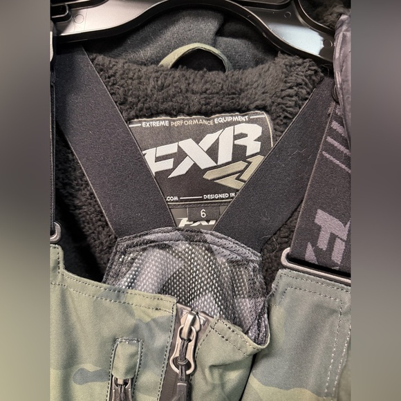 Women’s FXR camo bibs and jacket - Picture 3 of 7